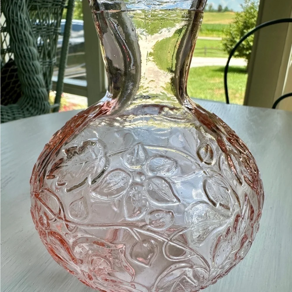 VINTAGE, 1930’S ANTIQUE, PRESSED GLASS WATER CARAFE WITH CUP LID.